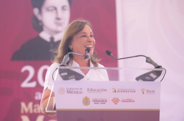 Rocío Nahle encabeza entrega de tarjetas Rita Cetina para más de 312 mil estudiantes