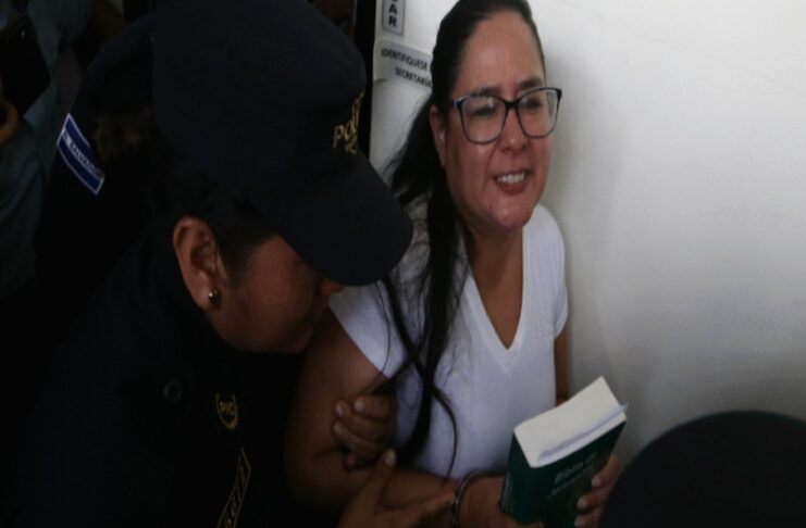 El Salvador: Tras un año de detención y violaciones de sus derechos, autoridades deben liberar de inmediato a Ruth López