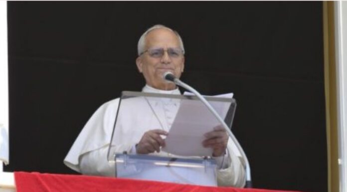 Papa León XIV denuncia ataques a la prensa y honra a periodistas asesinados.