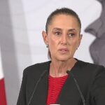 Claudia Sheinbaum descarta riesgos inmediatos por orden de Trump sobre vigilancia de remesas.