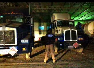 FGR abre investigación tras asegurar 250 mil litros de hidrocarburo en Veracruz.