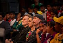 Claudia Sheinbaum encabezó encuentro con jóvenes de Street Child World Cup en el IMSS acompañada por integrantes de U2