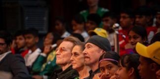 Claudia Sheinbaum encabezó encuentro con jóvenes de Street Child World Cup en el IMSS acompañada por integrantes de U2