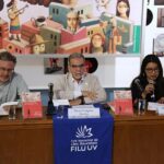 En la FILU UV analizan retos del modelo democrático.