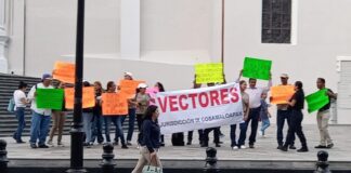Vectores de Cosamaloapan denuncian condicionamiento laboral; les piden renunciar a antigüedad para ser recontratados.