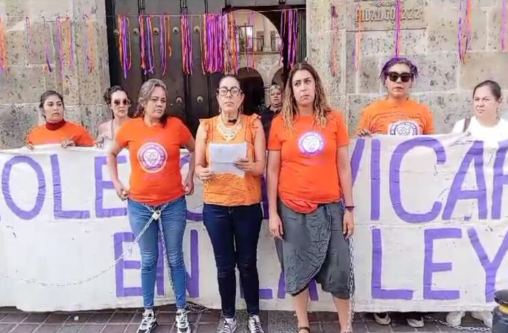 Colectivas denuncian falta de publicación de decreto sobre violencia vicaria en Jalisco