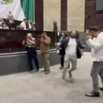 #OsoLegislativo: Por narcoacusaciones y empujones estalla pelea entre Zenyazen Escobar de Morena y Carlos Mancilla del PRI