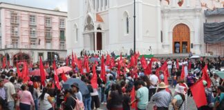 Antorchistas bloquearon centro de Xalapa para exigir audiencia con Rocío Nahle