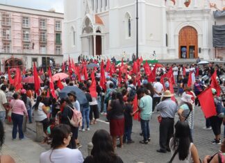 Antorchistas bloquearon centro de Xalapa para exigir audiencia con Rocío Nahle
