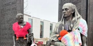 «Caring Men», la intervención de estatuas masculinas que visibiliza tareas de cuidado