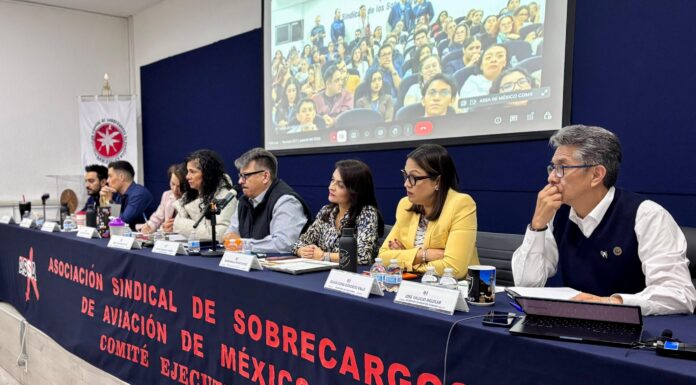 Aeroméxico evita huelga tras acuerdo con sobrecargos y ASSA