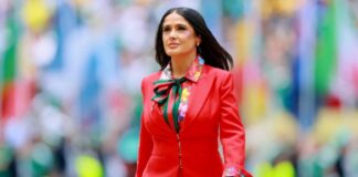 La veracruzana Salma Hayek roba cámara en el mundial