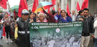 Antorchistas marchan en Xalapa para exigir audiencia con la gobernadora y solución a rezagos en obra pública.