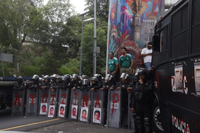 Ayotzinapa en Mundial Tlachinollan