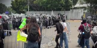 Buscadoras, maestros y reclamos sociales, la otra cara del Mundial en CDMX