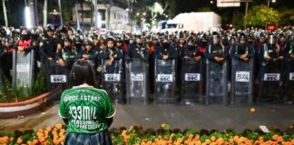 Burlan a policías y llegan al Azteca: La marcha imparable de las madres buscadoras