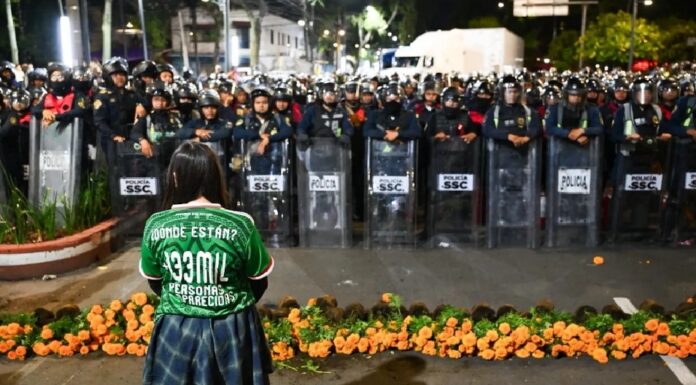 Burlan a policías y llegan al Azteca: La marcha imparable de las madres buscadoras