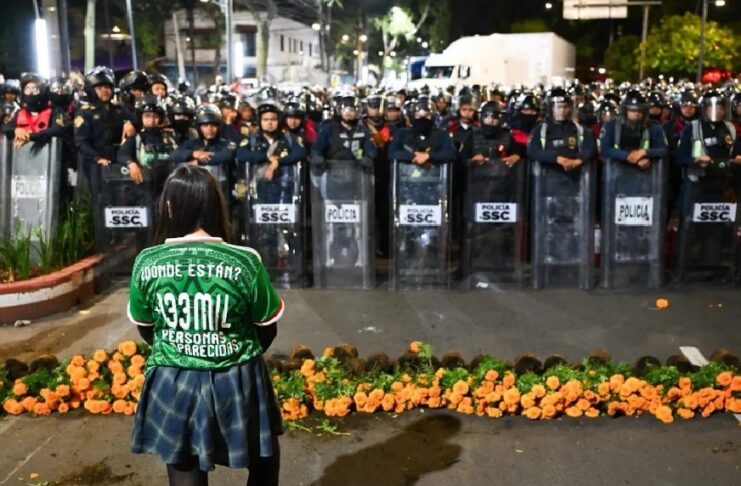 Burlan a policías y llegan al Azteca: La marcha imparable de las madres buscadoras