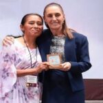 Docente de educación indígena de Veracruz recibe Medalla Maestro Manuel Altamirano