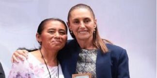 Docente de educación indígena de Veracruz recibe Medalla Maestro Manuel Altamirano