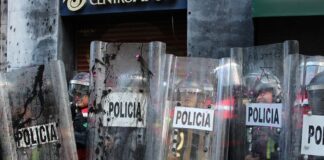 Registran agresiones contra jóvenes, defensoras y periodistas, en Mundial. Policías, los atacantes