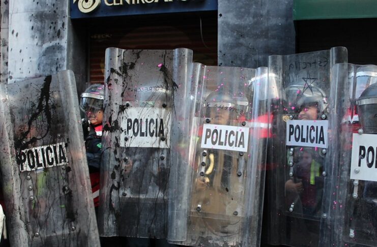 Registran agresiones contra jóvenes, defensoras y periodistas, en Mundial. Policías, los atacantes