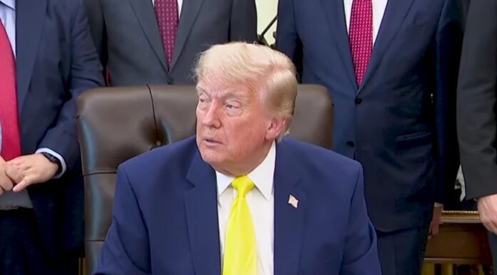 Trump arremete contra la Cámara de Representantes por limitar sus facultades militares en medio del conflicto con Irán