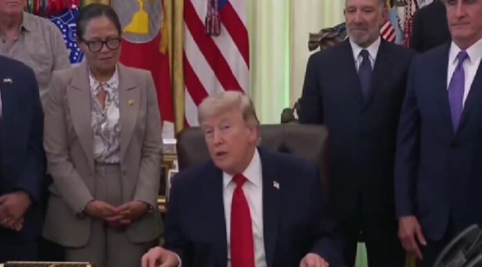 Trump anuncia inminente acuerdo de paz con Irán; Teherán lo desmiente y afirma que no existe decisión final