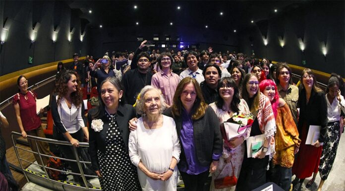 Elena Poniatowska, defensora del periodismo como un oficio ético.