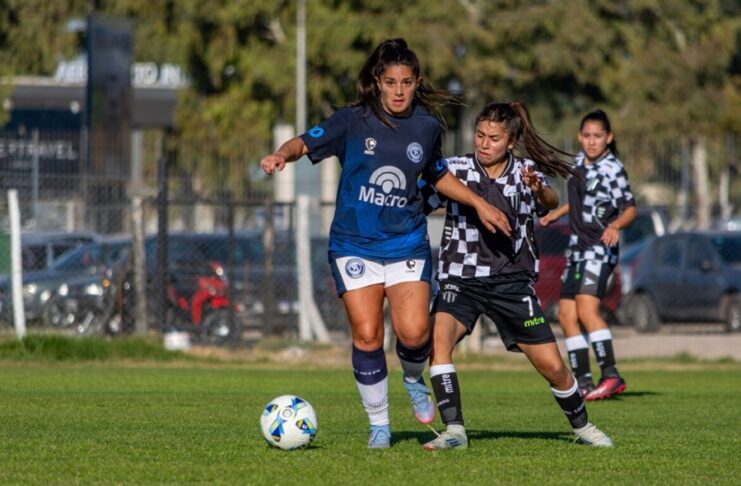 Más de 16 millones de mujeres futbolistas enfrentan brecha salarial y baja participación directiva