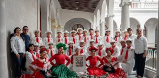 Reconocen a Delfines Marching Band por dar vida al inicio de los Jueves Musicales