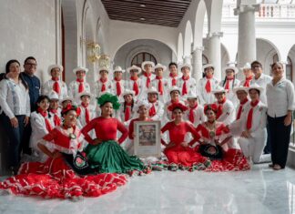 Reconocen a Delfines Marching Band por dar vida al inicio de los Jueves Musicales
