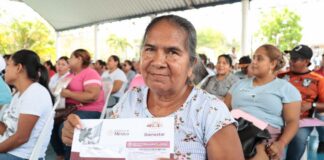 Reciben 289 estudiantes de Tuxpan Beca Rita Cetina