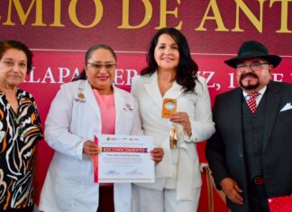 Honra Veracruz trayectoria de quienes dedican su vida al cuidado de la salud