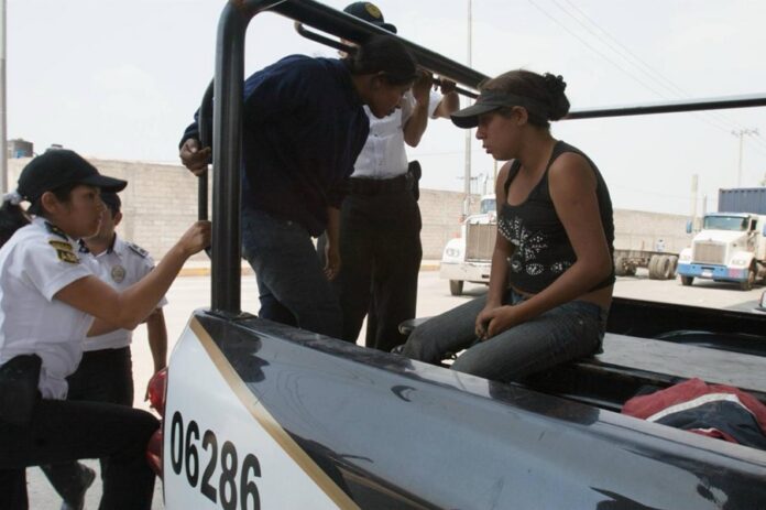 Mujeres-migrantes-01-Lecheria-javier-garcia