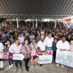 Reciben 738 estudiantes de Xalapa tarjetas Rita Cetina para útiles y uniformes escolares