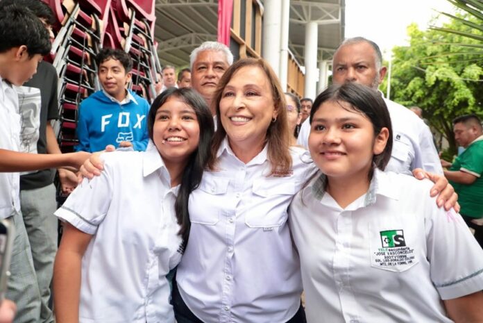 Rocio Nahle mobiliario escolar 2