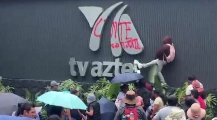 CNTE escala protestas en CDMX y bloquea radios y televisoras. Insisten en encuentro con la Presidenta.