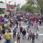 Avanza marcha de la CNTE hacia el Estadio Azteca; despliegan operativo de seguridad