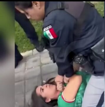 #Video: Policía de San Andrés Cholula es exhibida violentando a una madre frente a sus aterrorizados hijos.