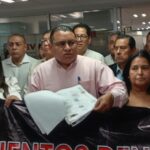 Sindicatos magisteriales rechazan con protesta relevo en Recursos Humanos de la SEV