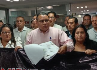 Sindicatos magisteriales rechazan con protesta relevo en Recursos Humanos de la SEV
