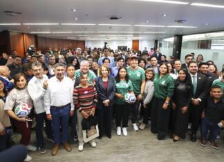 Entregó Senado reconocimiento a joven Veracruzana Yolett Cervantes, ganadora del boleto 001 del Mundial