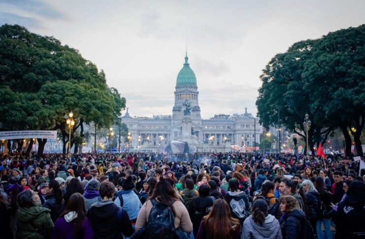Miles de Mujeres vuelven a las calles en Argentina con el grito de “Ni Una Menos” a 11 años del histórico movimiento feminista
