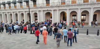 Evacúan edificios del centro de Xalapa tras sismo con epicentro en Guerrero.