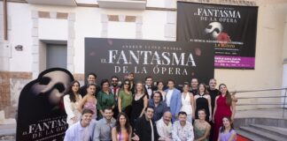 Teatro Cervantes se viste de gala: Glamour, civismo y expectación en gran estreno de ‘El Fantasma de la Ópera’