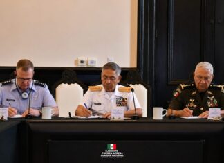 Secretarios de Defensa y Marina de México se reunieron con el Comandante del Comando Norte de los E.U. en Veracruz