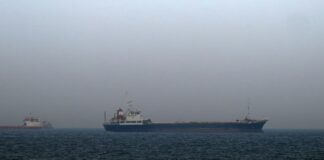Irán reanuda los ataques a buques en Ormuz.