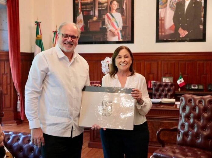 Gobernadora Nahle y Eugenio Martinez embajador de Cuba