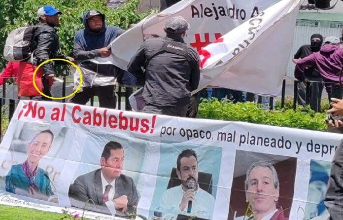 Grupo de choque en Puebla contra activistas